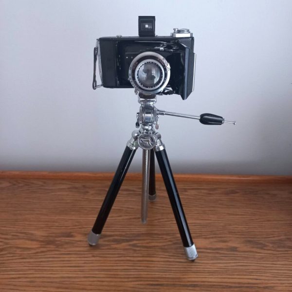 01_Camera-on-tripod 01_Camera-on-tripod