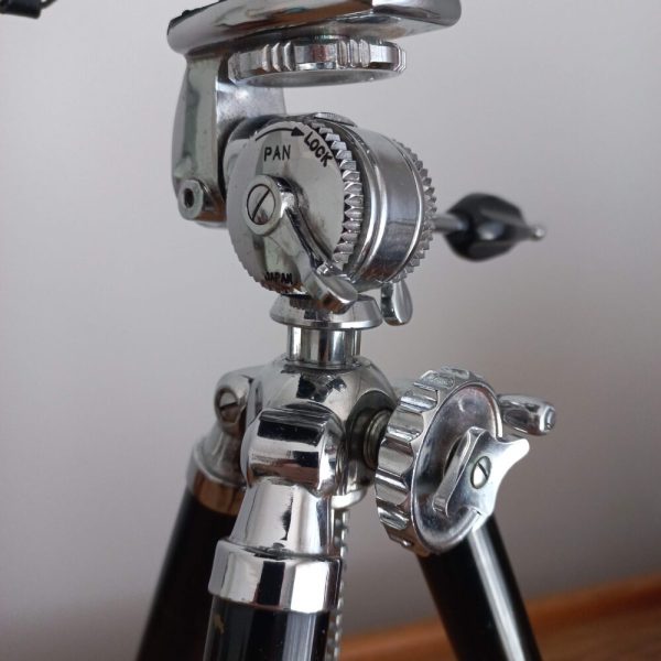 02_Camera-on-tripod 02_Camera-on-tripod