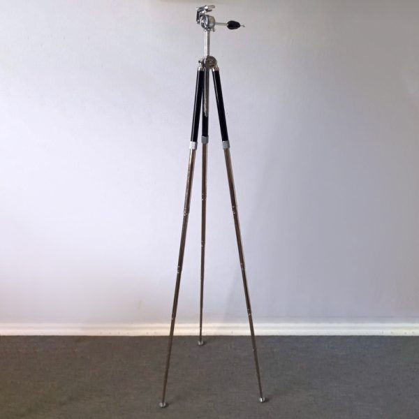 04_Camera-on-tripod 04_Camera-on-tripod