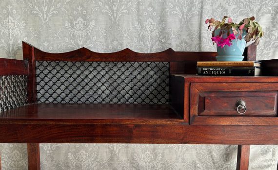 Blog featured Vintage vs Antiques