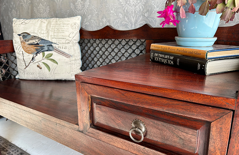 Blog post vintage vs antiques